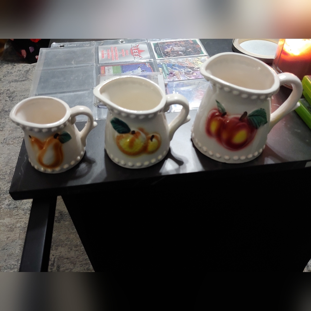 Vintage Mini picture measuring cups with fruit design